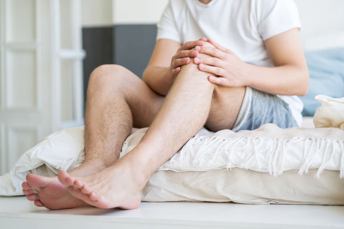 dolor de piernas en la cama